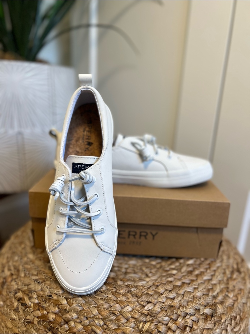 Sperry Crest Vibe Leather Sneakers White Size 7.5 NWT